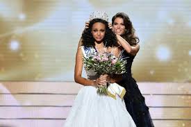 Kylian mbappé (france) fails to capitalise on this great opportunity, right footed shot saved in the bottom left corner. Missnews World Cup 2018 France Superstar Kylian Mbappe Supported In Russia By Stunning Former Miss France Winner Alicia Aylies