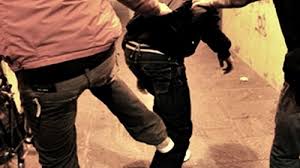 Non ci sono stati feriti e l'area è stata transennata. Derubano Coetaneo E Tentano Molestie Su Una 13enne Finisce In Rissa Arrestati 4 Minorenni