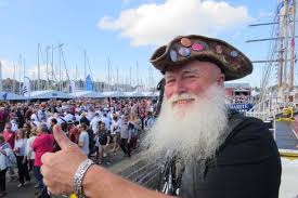 Découvrez vite la collection officielle de l'événement et prenez part à la fête! Cinq Bonnes Raisons D Aller Au Festival Du Chant De Marin A Paimpol La Presse D Armor