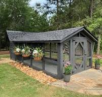 A black chicken coop?! Yes please! 🖤🐓🏠 This gorgeous ...