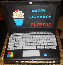 Bottom layer is a 12x18 and the laptop is a 9x13. Www Sweetsusy Com Cakes Fondant 5
