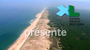 Cadre préservé, entre océan et forêt landaise, à environ 1,5 km voire 2 kms de la plage centrale, ainsi qu'à 1 km ou 1,5 km de la plage sud et 800 mètres du golf de moliets. La Cote Landaise Vue Du Ciel Hd Youtube