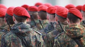 Flaggenparade der deutschen bundeswehr, trompetensignal noten. Asylstreit Osterreich Fordert Soldaten An Der Eu Grenze Politik Nordbayern