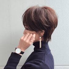ショート編 首周りがもたつかない タートルネックに映える髪型5つ 4meee ショートヘア 女の子 ヘアスタイル 美髪