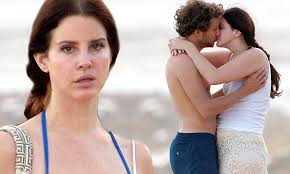 Lana Del Rey and boyfriend Francesco Carrozzini share kisses