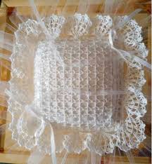Cuscino portafedi uncinetto schemi e spiegazioni passo a passo e tutorial per realizzare a mano un accessorio per il giorno del matrimonio unico e originale. Cuscini Per Fedi Nuziali Uncinetto