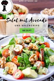 Salat Mit Avocado In 2020 Feldsalat Rezept Avocado Salat Garnelen Zubereiten