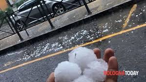 Meteo bologna oggi, previsioni orarie, temperature, precipitazioni, mari e venti, neve, irraggiamento solare, inquinamento atmosferico e qualità dell'aria, pollini, webcam, weather forecast. Violenta Grandinata Su Bologna Video