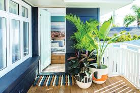 Shaynna is also a successful commissioned artist who has a vast portfolio of work in various fields of design. Shaynna Blaze 6 Amazing Paint Looks For 2017 Complete Home