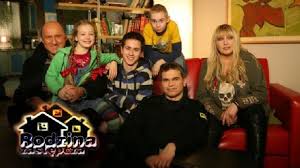 Czyli tyle, ile miała serialowa. Rodzina Zastepcza 1999 Cast And Crew Trivia Quotes Photos News And Videos Famousfix