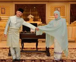 Duli yang teramat mulia tunku azizah aminah maimunah iskandariah telah berangkat ke majlis tadarus dan khatam quran. Jika Tak Cedera Bukan Tukang Masak Saya Ada Tunku Azizah Kitareporters Semua Boleh Jadi Reporter