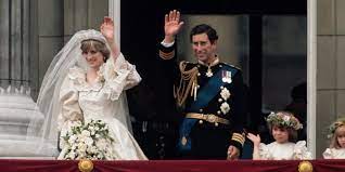 Толпы людей разместились вдоль более 60 тысяч человек наблюдали процессию принца чарльза и принцессы дианы. 3500 Gostej 27 Tortov I Tajnye Simvoly Na Svadbe Princessy Diany