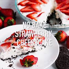 No Bake Strawberry Cheesecake Is Delicious And Beyond Amazing With A Delicious Oreo Crust It S So Simple To Make Perfect Fo In 2020 Kasekuchen Rezept Rezepte Dessert