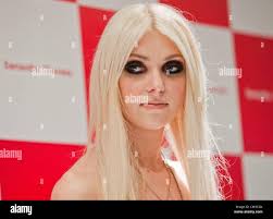 Samantha taylor hi-res stock photography and images