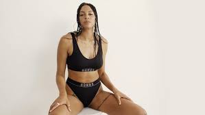 Liz cambage became the first woman to dunk at the olympics, and then she became the first athlete to go on record calling out kobe bryant and stephanie rice for having an inappropriate relationship. Liz Cambage Admits It Took Her A While To Be Confident In Her Abilities Daily Mail Online