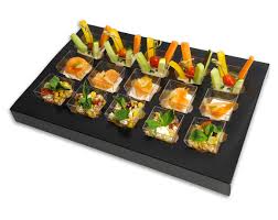 Condite le striscioline di salmone con sale e pepe e un filo di olio d'oliva extravergine. Partyplatten Finger Food Confezione Da 15 Pz 5 Bicchierini Di 3 Gusti