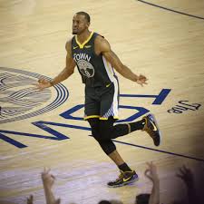 Iguodala promedió 14 puntos, 6 rebotes y 6 asistencias durante la temporada. Nba News Andre Iguodala Chooses Warriors Over Nets Lakers Sports Illustrated Philadelphia 76ers News Analysis And More