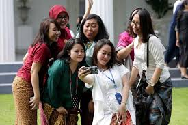 Cantik bsr kebaya dan ber kemban kain jarek di hari kartini / peringati hari kartini 8 artis ini makin anggun pakai kebaya : Pakai Kain Dan Kebaya Setiap Hari Mengapa Tidak Halaman All Kompas Com