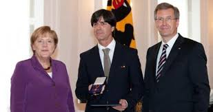 Kanzlerin angela merkel will angeblich eine strenge inzidenz als maßstab. Www Bundespraesident De Der Bundesprasident Reden Bundesprasident Christian Wulff Zur Verleihung Des Verdienstordens Der Bundesrepublik Deutschland An Bundestrainer Joachim Low