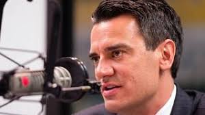 Kongresman se koupal nahý na svatém místě. Američany to pobouřilo