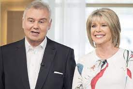 Find out what eamonn holmes is up to with his exclusive blog, videos and more. Eamonn Holmes And Wife Ruth Langsford Are Not Impressed By Insulting Sand Sculpture Mirror Online