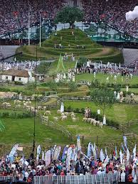 La cerimonia di apertura dei giochi olimpici è il momento in cui vengono ufficialmente dichiarati aperti i giochi olimpici.la cerimonia di apertura, così come quella di chiusura, seguono un rigido protocollo codificato nella carta olimpica, l'insieme di norme che codifica il funzionamento del comitato olimpico internazionale e la celebrazione dei giochi olimpici. Cerimonia Di Apertura Dei Giochi Della Xxx Olimpiade Wikiwand