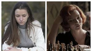 En los cincuenta, una joven de un orfanato descubre que tiene un increíble don para el ajedrez y recorre el arduo camino a la fama mientras. Gambito De Dama Que Opinan Jugadoras Aragonesas De La Serie De Netflix Que Pone En Jaque Los Topicos Sobre El Ajedrez