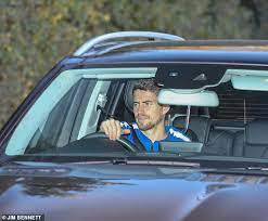 Vê o que jorginho azevedo (jorginho_azevedo) descobriu no pinterest, a maior coleção mundial de ideias. Chelsea Stars Rock Up For Training Ahead Of Crunch Man Utd Clash Daily Mail Online