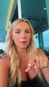 sit back and observe 😎 #dinnerdate @MammaC👼🤍