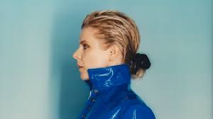 Robyn scored a pair of top 10 hits in 1997 with do you know (what it takes) and the songs were featured on her 1995 debut album, robyn is here , which topped billboard 's heatseekers albums. Honey Reviewed Robyn Has Returned And She Has What You Want The New Yorker