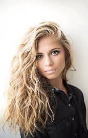 Casey Robbins (caseyann417)