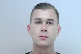 Néhány évvel ezelőtt még az Észbontók című műsorban nevettette a magyar  közönséget Zsólyomi Zsolt, aki „Thomas Cray” álnéven egy melegbárban  szemelte ki áldozatait.  https://index.hu/kulfold/2025/05/22/zsolyomi-zsolt-gyilkossag-homoszexualis-szereto  ...