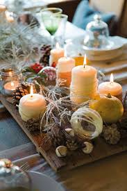 Centro de mesa navideño en tonos rojos. Centros De Mesa Navidenos 40 Ideas Para Vestir La Mesa De Fiesta