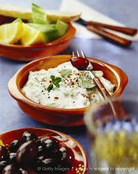 Recette Tzatziki Ou Puree De Concombre Yaourt A La Grecque Food Cheese Camembert Cheese