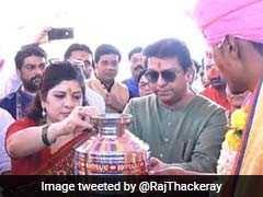Shiv sena chief and raj's estranged cousin uddhav thackeray with wife rashmi and son aditya. After Son S Wedding Raj Thackeray Hosts Mass Marriage For 500 Couples