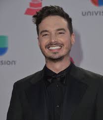J Balvin colabora con Juan Gabriel