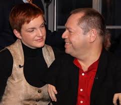 Multinstrumentalist learning your requests by ear and looping things into a glorious symphonic cacophony. Opera Chic Gluckwunsch Thomas Quasthoff