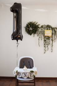 Erster Geburtstag Partydekor Schwarz Und Weiss Minimalistisch Wald Mitte Des Jahrhunderts Geburtstag Schwarz Century Decor Mid Minimalist Party W Parti Planlama Parti Fikirleri Temali Dogumgunu Partileri