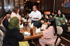 Uhuuu.majlis la sgt.buka kt d impian inn.but then enjoy la.berbuka dgn abg2(abg wa n iwey n rmai g.tp cm xknal dorg).n cm dibuli tanpa henti.huhu.sampai2 je kt meja.dgr ayub bebel2 org 2 salah eja name dye.lek la ayub.hehe. Majlis Berbuka Puasa Sme Bank Bersama Media Sme Bank