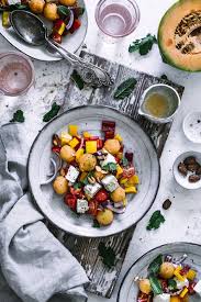 Bunter Melonen Paprikasalat Mit Feta Und Mandeln Tinastausendschon Rezept Paprika Salat Lebensmittel Essen Paprikasalat