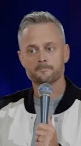 Last minute stage prep. #bts #GoodProblemToHaveTour video: Mike Lavin