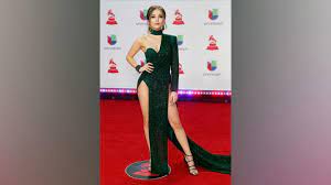 Gambar dan video seksi artis wanita malaysia. Deretan Gaun Seksi Para Seleb Hiasi Red Carpet Latin Grammy Award Foto Tempo Co