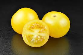 A cherry tomato and a beefsteak tomato. Datei Yellow Cherry Tomatoes Jpg Wikipedia