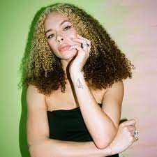 Today we watch some beautiful curly girls color their hair dramatically different. Two Color Hair Is The New Trend We Can T Get Enough Of Teen Vogue