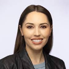 Holly Plank's Instagram, Twitter & Facebook