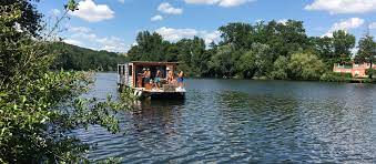 Stand up paddle à lot. Location De Bateau Solaire Sur Le Lot Entre Toulouse Et Bordeaux
