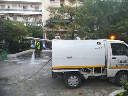 Για την πλατεία αγίου θωμά στου γουδή (ή γουδί) θα γράψω… ούτε για την times square στη νέα υόρκη, ούτε για την trafalgar square στο λονδίνο, ούτε καν για την κόκκινη πλατεία στη μόσχα που έχει κι αυτή εκκλησία (εντάξει, ο καθεδρικός. Zwgrafoy Ka8arismos Kai Apolymansh Sthn Plateia Eley8erias Sto Goydh Radio Zografou