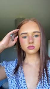 Marissa Waldron's Instagram, Twitter & Facebook