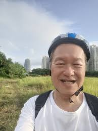 I cycle around Forest City.