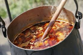 Mod de preparare pentru rețeta gulaș cu carne de porc. Gulas Unguresc La Ceaun Secretele ReÈetei TradiÈionale Landia News